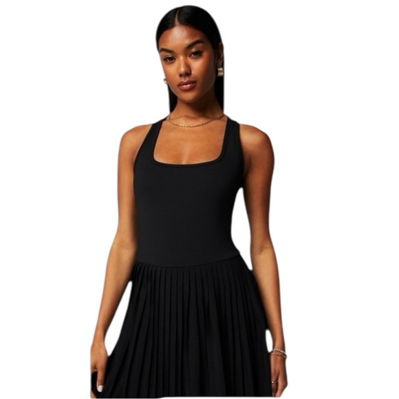 Fabletics - NWT Hot Shot Pleated Athletic Dress Classic Mini Sz M - Picture 1 of 9